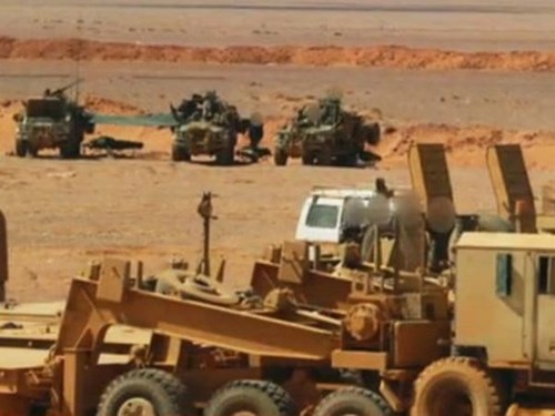 Lực lượng đặc nhiệm tinh nhuệ Anh xuất hiện trên mặt trận Syria - 3 Hơn 10 binh sĩ SAS được nhìn thấy trên các xe trang bị vũ khí hạng nặng