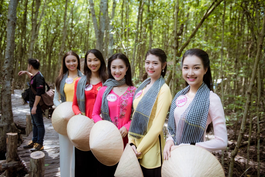 Thí sinh Hoa hậu Việt Nam 2016 gặp sự cố khi thăm đảo khỉ - 3 Thí sinh Hoa hậu Việt Nam 2016 gặp sự cố khi thăm đảo khỉ - 3