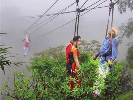 Treo mình trên không làm đám cưới - 2 Chú rể Jaideep là một nhà leo núi trong khi cô dâu Reshma kinh doanh dược phẩm