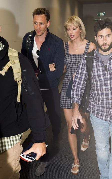 Tom Hiddleston thừa nhận hẹn hò Taylor Swift không phải chuyện dễ dàng - 2 Nam tài tử không muốn để các tin đồn ảnh hưởng tới chuyện tình cảm