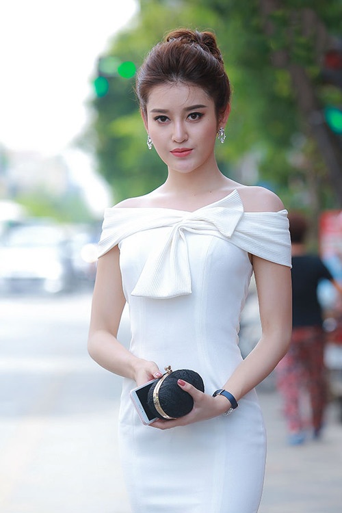 Á hậu Huyền My: "Không cho phép mình cẩu thả mỗi lần xuất hiện" - 2 Á hậu Huyền My tham dự sự kiện khai trương cơ sở 2 Dr.Hải Lê với vai trò hình ảnh đại diện