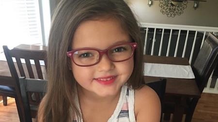 Mẹ cạo đầu để động viên con điều trị ung thư - 2 Faith trước khi tiến hành phẫu thuật