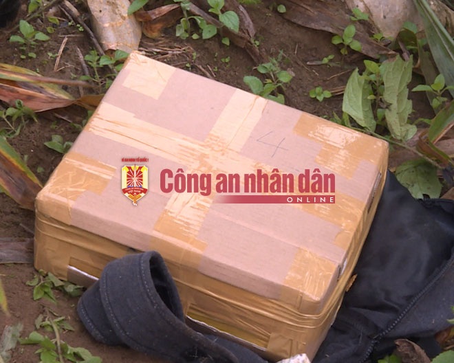 Cuộc đấu súng nghẹt thở với nhóm đối tượng vận chuyển 20 bánh heroin - 3 Vũ khí và số tang vật bị thu giữ.