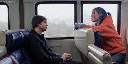 Xoay quanh chuyện “yêu lại từ đầu” của đôi tình nhân Joel Barish và Clementine Kruczynski, “Eternal sunshine of the spotless mind” mang đến cho khán giả hết bất ngờ này đến bất ngờ khác. “Cha đẻ” của kịch bản phim, Charlie Kaufman đã giành được một tượng vàng Oscar ở hạng mục Kịch bản gốc xuất sắc nhất còn nữ chính Kate Winslet cũng nhận được đề cử Oscar lần thứ 4 cho màn trình diễn xuất sắc trong “Eternal sunshine of the spotless mind”.