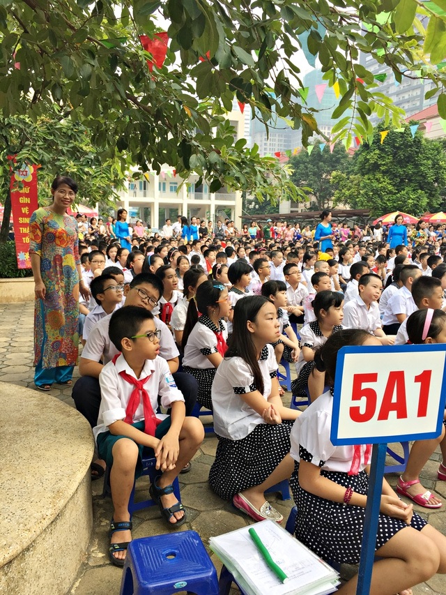 Lãnh đạo Đảng, Nhà nước dự khai giảng cùng các em học sinh - 30 Cô và trò tập thể lớp 5A1 đã sẵn sàng bước vào năm học mới. (Ảnh: Phương Nhung)