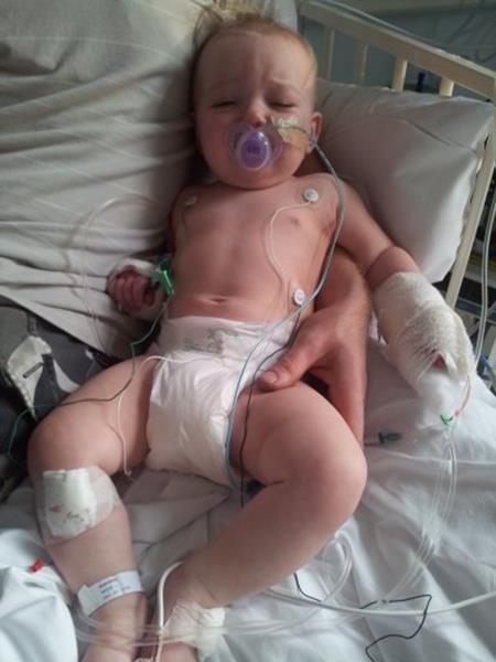Hơn 20 lần cứu con thoát chết - 2 Paige mắc bệnh từ khi còn rất nhỏ