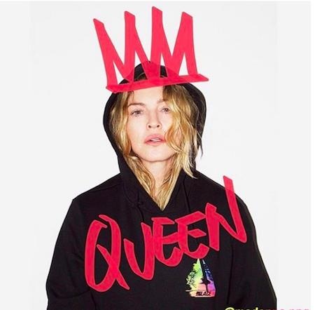 Madonna tự trách mình khi “để mất” con trai vào tay chồng cũ - 2 “Nữ hoàng nhạc pop” buồn bã chia sẻ trên mạng xã hội