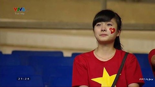 Cô gái khóc trong trận chung kết U19 bây giờ ra sao? - 1
Nhật Lệ, cô gái khóc trên hàng ghế khán giả trong trận chung kết giải U19 châu Á