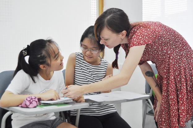 Xu hướng học tiếng Anh toàn diện trên thế giới - 2 Học tiếng Anh toàn diện giúp học sinh biết cách tự mở mang kiến thức