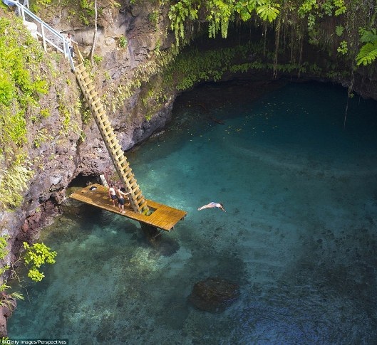 Khám phá những vịnh biển nước trong vắt như pha lê - 2 Khám phá những vịnh biển nước trong vắt như pha lê - 2