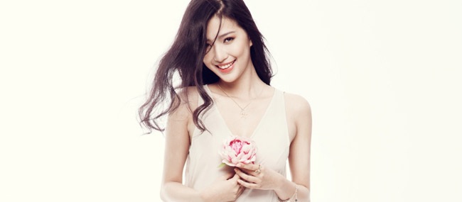 5 hot girl chứng minh "con gái tên Linh thường rất xinh" - 21
Linh Sunny (tên thật là Phạm Mỹ Linh, sinh năm 1991) là hot girl nổi tiếng Hà thành.