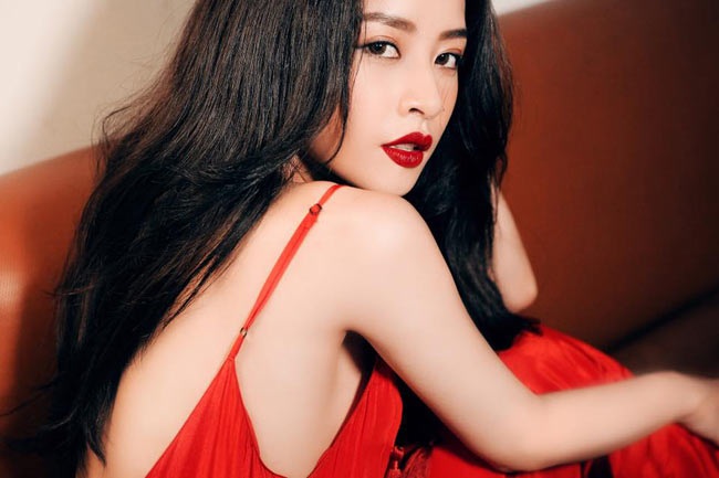 Hot girl đón tuổi mới bằng những bộ hình cực sexy - 22
Trước đó, Chi Pu được chú ý với phong cách khá mạnh mẽ và cá tính. Nhưng giờ đây, khi theo con đường diễn viên chuyên nghiệp, hot girl Hà thành ngày càng quyến rũ, gợi cảm.