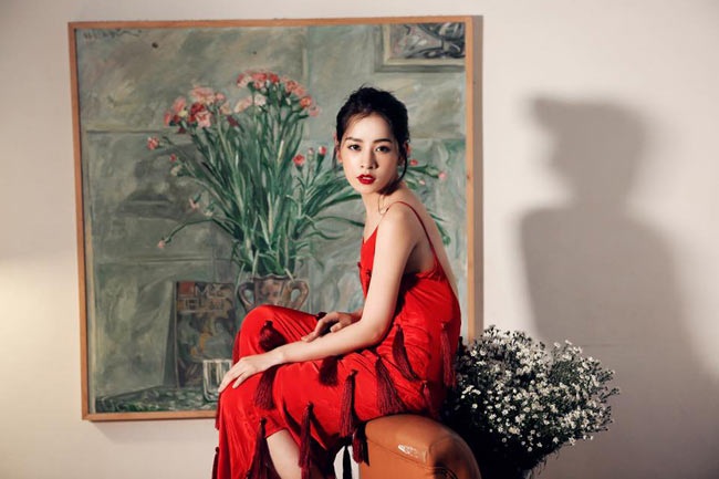 Hot girl đón tuổi mới bằng những bộ hình cực sexy - 23
Cô thường xuyên là tâm điểm chú ý của các sự kiện giải trí nhờ những bộ cánh sexy và gương mặt được trang điểm kỹ càng.