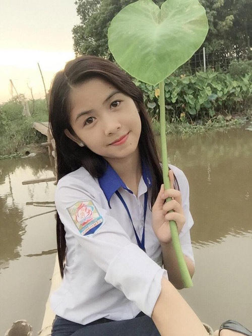 Gặp "cô nàng chân khoèo" sau hai năm nổi tiếng - 11
Thanh Thư hiện đang là học sinh lớp 12