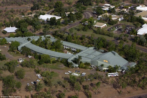 Những ngôi nhà hình động vật kỳ dị nhất thế giới - 16 Khách sạn Kakadu ở Australia có hình giống một con cá sấu khổng lồ và sử dụng vật liệu thân thiện với môi trường.