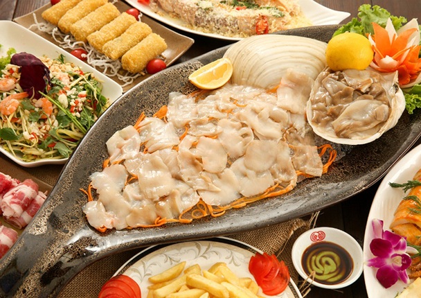 Trấn Thành cùng dàn sao “khủng” đổ bộ nhà hàng hải sản Bảo Chi - 3 Các món ăn tại được chế biến thơm ngon, đẹp măt, thoáng nhìn cái là chỉ muốn ăn ngay
