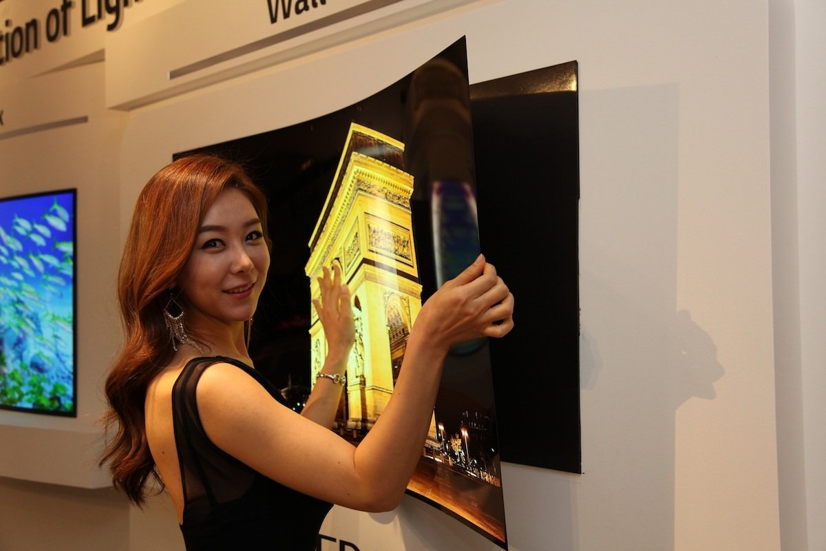 Công nghệ đã biến đổi một chiếc TV như thế nào? - 3 Thế hệ TV OLED mới của LG nay có thể dán được trên tường