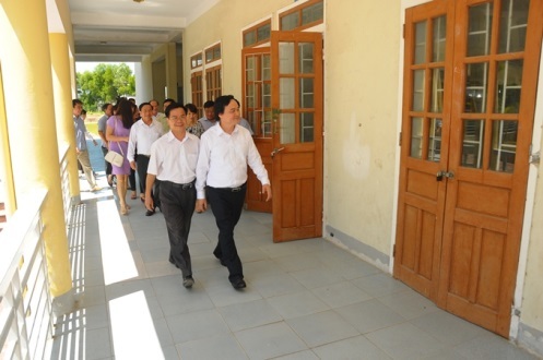 Bộ trưởng Phùng Xuân Nhạ trực tiếp kiểm tra công tác chuẩn bị thi tại Hà Tĩnh - 3
Bộ trưởng Phùng Xuân Nhạ: Nguyên tắc của kỳ thi là không có rủi ro