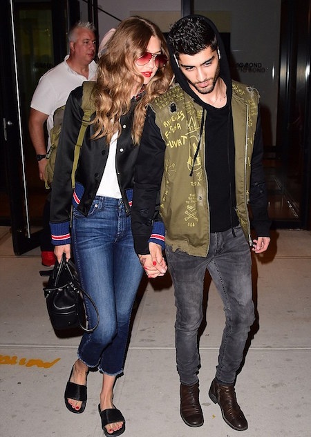 Cặp sao hạnh phúc thì thầm to nhỏ với nhau