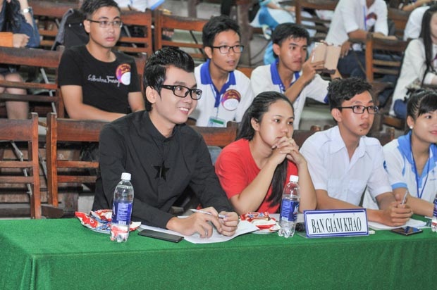 Anh trở thành gương mặt giám khảo quen thuộc tại nhiều cuộc thi dành cho học sinh, sinh viên, các cuộc thi nhan sắc ở Tp.HCM và các tỉnh Đồng bằng Sông Cửu Long.