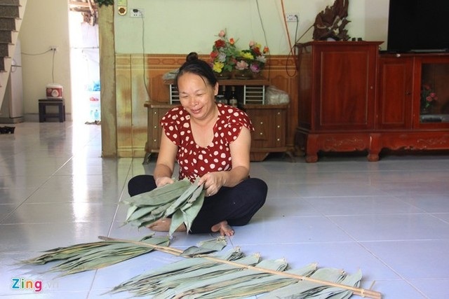Những nghề kiếm tiền tỉ khó tin ở Hà Nội, Sài Gòn - 4 Gia đình bà Triệu kiếm tiền tỷ mỗi năm nhờ lá tre.