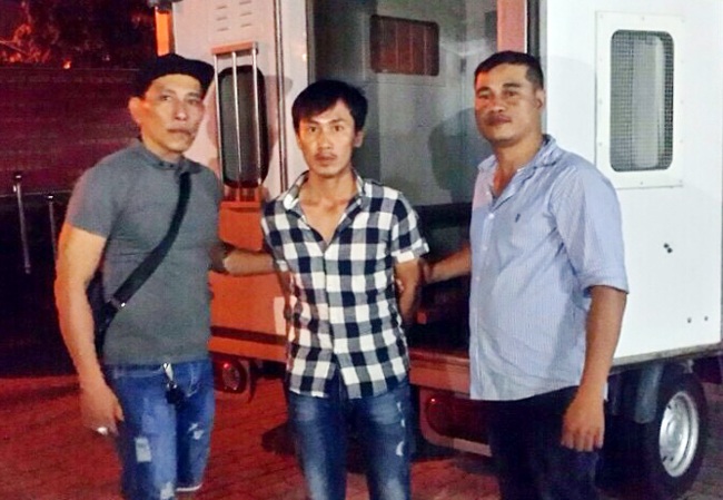 Nhọc nhằn nghề truy nã - 4 Thiếu tá Võ Duy Thắng (ngoài cùng bên phải).