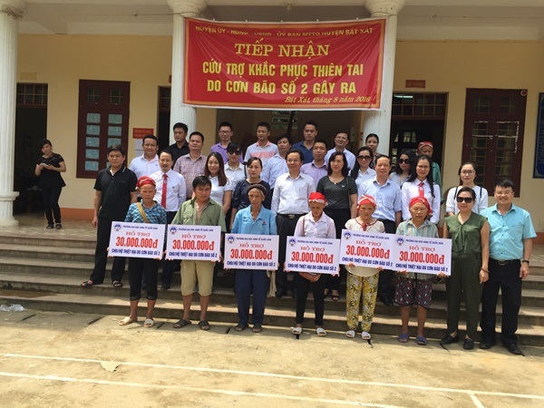 Trường ĐH Kinh tế quốc dân chung tay xây nhà mới cho hộ nghèo Lào Cai bị lũ cuốn trôi nhà cửa - 3 Trường ĐH Kinh tế quốc dân chung tay xây nhà mới cho hộ nghèo Lào Cai bị lũ cuốn trôi nhà cửa - 3