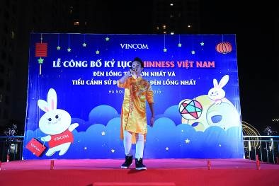 Kỷ lục Guinness mùa Trung Thu 2016: Chính thức “lên đèn” Thỏ Vincom - 3 Giọng ca Nhí được nhiều người yêu thích – Cậu bé Chiến Thắng của The Voice kids 2013