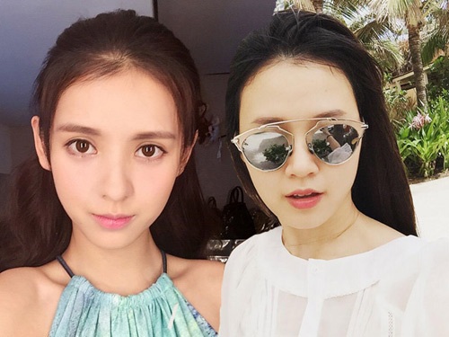 Tìm thấy “bản sao” cực kỳ xinh đẹp của hot girl Midu - 2
Ở những bức ảnh selfie cả hai cũng rất giống nhau