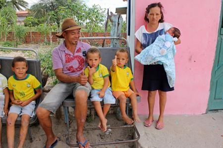 Hành trình cố "nặn con gái" của nhà có 13 con trai - 3 Hai vợ chồng khá thất vọng khi người con mới sinh tiếp tục là con trai