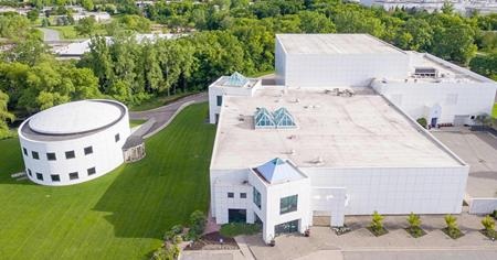 Đã qua đời, danh ca Prince vẫn bị kiện đòi gần 8 tỉ đồng - 3 Paisley Park là nơi dự kiến tổ chức buổi lễ của Mixed Blood