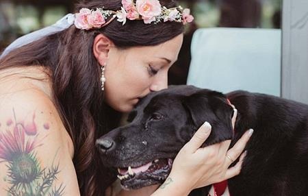 Cô dâu Kelly đã dành gần nửa cuộc đời bên Charlie