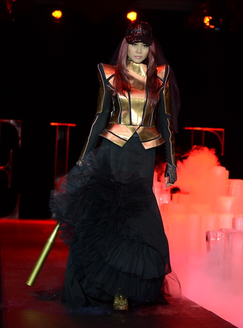 Những màn diễn ấn tượng tại Elle Fashion Show - 1