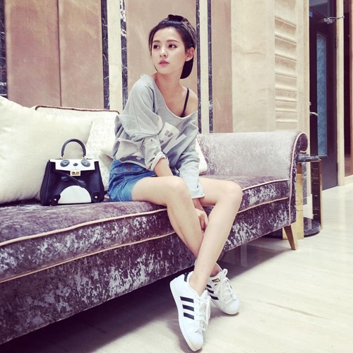 Tìm thấy “bản sao” cực kỳ xinh đẹp của hot girl Midu - 11
Vẻ đẹp đánh lừa tuổi tác của Dư Hi