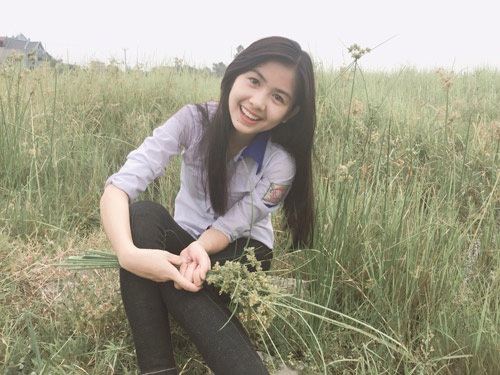 Gặp "cô nàng chân khoèo" sau hai năm nổi tiếng - 13
Ngoài giờ học, cô thường giúp đỡ bố mẹ nấu cơm, làm việc nhà