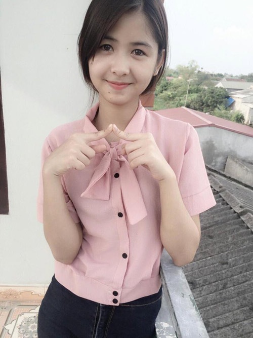 Gặp "cô nàng chân khoèo" sau hai năm nổi tiếng - 14
Ngoài ra, cô còn quảng cáo cho một số nhãn hàng mỹ phẩm