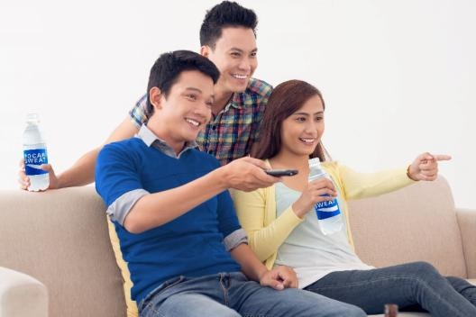 Luôn trong trạng thái mệt mỏi mùa Euro? - 4 Đối với phái nam, đặc biệt là các anh đã lập gia đình cần quan tâm đến vợ con và cuộc sống gia đình hơn. Trong lúc các fan cuồng đang hò hét thì giấc ngủ những người cùng phòng hoặc cùng nhà sẽ bị tác động trực tiếp. Bên cạnh đó, chất lượng cuộc sống vợ chồng cũng có thể bị giảm sút do sức khỏe suy giảm, có thể dẫn đến những cuộc cãi vã không đáng có chỉ vì Euro. Vì vậy, sự tinh tế và khả năng sắp xếp công việc cần được phát huy tối đa để cả gia đình cùng có một mùa Euro vui vẻ.