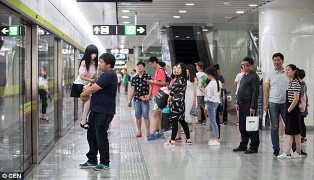 “Mối tình” kì lạ giữa người đàn ông Trung Quốc với búp bê tình dục - 4 “Mối tình” kì lạ giữa người đàn ông Trung Quốc với búp bê tình dục - 4