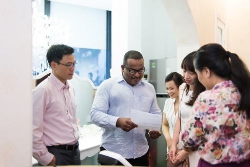 Giới thiệu dịch vụ Le Spa, tư vấn về chăm sóc da, tư vấn chăm sóc cơ thể, đo chỉ số BMI lượng nước, mỡ, cơ của cơ thể với chuyên gia, trải nghiệm dịch vụ Spa...