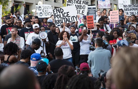 Cựu vũ nữ thoát y hồn nhiên khoe ảnh đồ lót lên mạng xã hội - 4 Amber Rose bày tỏ ý kiến về những xung đột sắc tộc đang diễn ra tại Mỹ