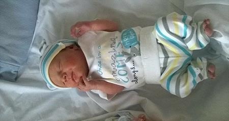 
Bé Edward may mắn ra đời khỏe mạnh
