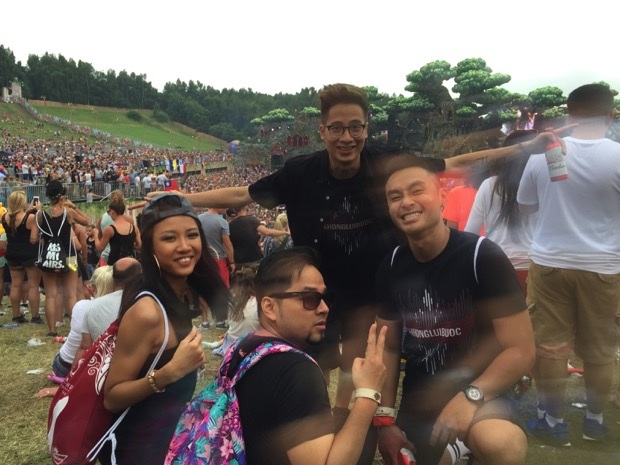 Đại diện thế hệ Không Lùi Bước Việt cuồng nhiệt hết mình tại Tomorrowland 2016 - 4 Rapper Suboi chia sẻ: “Phải thực sự đứng tại nơi đó mới có thể cảm nhận được hết không khí cuồng nhiệt và kỳ ảo, nó vượt xa những gì người ta có thể diễn tả bằng lời. Tôi đã sẵn sàng chia sẻ những khoảnh khắc âm nhạc đỉnh cao tại đây cho các bạn trẻ Không Lùi Bước tại Việt Nam.”