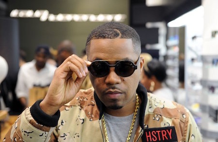 Những ngôi sao cực “mát tay” trong kinh doanh - 4 Chàng rapper Nas cũng sở hữu một công ty tài chính rất nổi tiếng là QueensBridge Venture Partners. Với các khoản đầu tư thông minh vào Dropbox và Lyft, QueensBridge Venture Partners dễ dàng thu về mức lợi nhuận ròng khổng lồ. Ngoài ra, Nas còn sở hữu thêm một công ty may mặc riêng mang tên HSTRY.