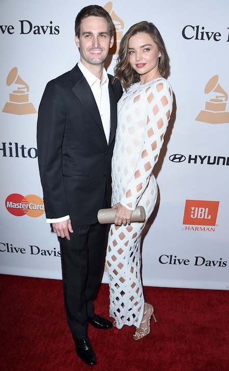 Miranda Kerr cũng “sốc nặng” trước loạt ảnh khỏa thân của chồng cũ - 4 Miranda Kerr hiện đã đính hôn cùng Evan Spiegel