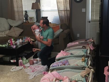 Cặp đôi cho rằng mang thai 5 vừa là phép lạ vừa là một thách thức