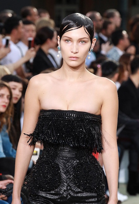 Em gái cô Kim tỏa sáng tại tuần lễ thời trang Paris - 5 … nhờ chiếc váy đen quyến rũ