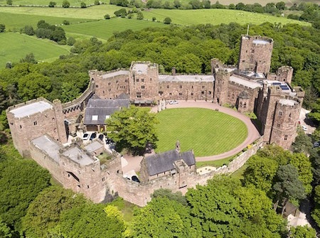 Đám cưới của Ciara được tổ chức tại toà lâu đài Cheshire