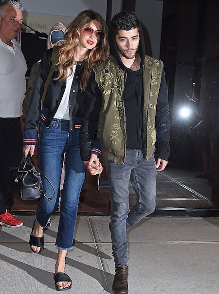 Cặp sao lúc nào cũng tay trong tay quá đỗi tình cảm