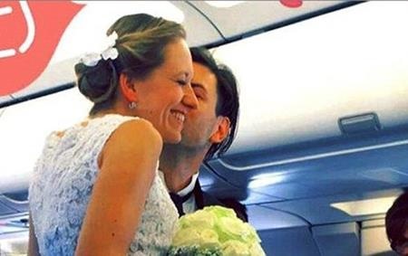"Cưới vợ liền tay" trên máy bay - 5 Sau màn cầu hôn ấn tượng trên máy bay, cặp đôi tiếp tục tổ chức đám cưới