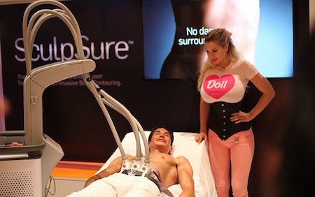 … nhờ có chung niềm đam mê phẫu thuật thẩm mĩ